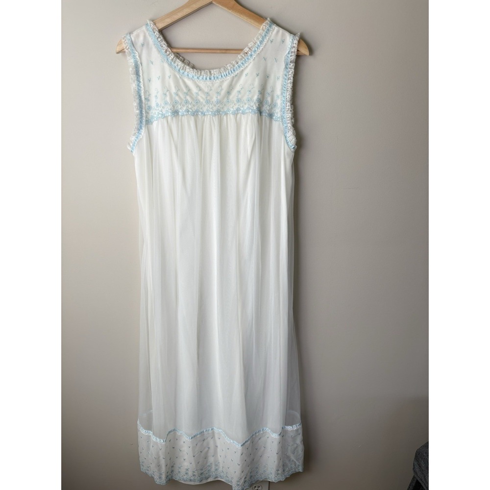 Women's Beautiful Vtg Nightgown With Delicate Blue Floral Embroidery Size L